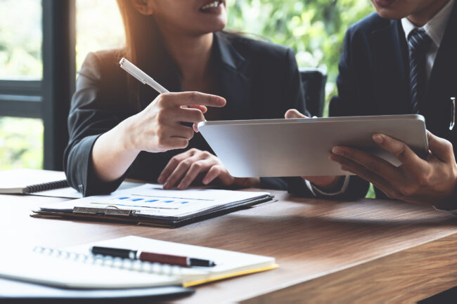 Fund,Managers,Team,Consultation,And,Discuss,About,Analysis,Investment,Stock